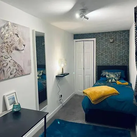 Town-centre Stylish Work Stay, 3 Beds 3 En-suites Ferienhaus *