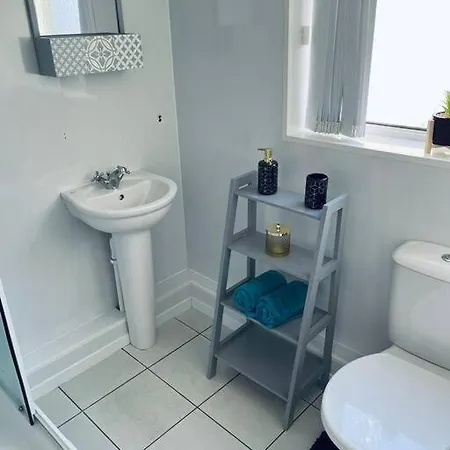 Ferienhaus Town-centre Stylish Work Stay, 3 Beds 3 En-suites