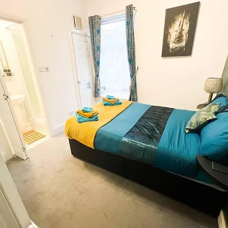 Town-centre Stylish Work Stay, 3 Beds 3 En-suites Ferienhaus