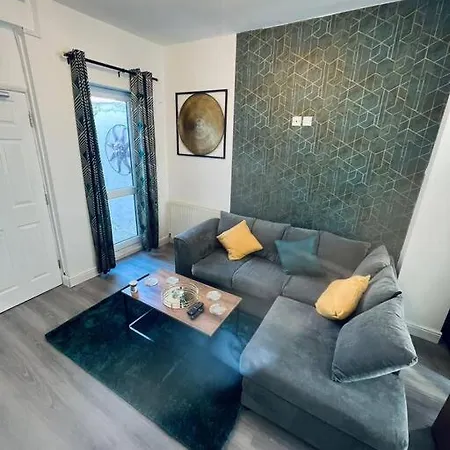 Town-centre Stylish Work Stay, 3 Beds 3 En-suites Dom wakacyjny *