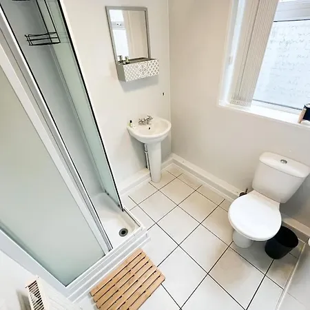 Town-centre Stylish Work Stay, 3 Beds 3 En-suites Ferienhaus