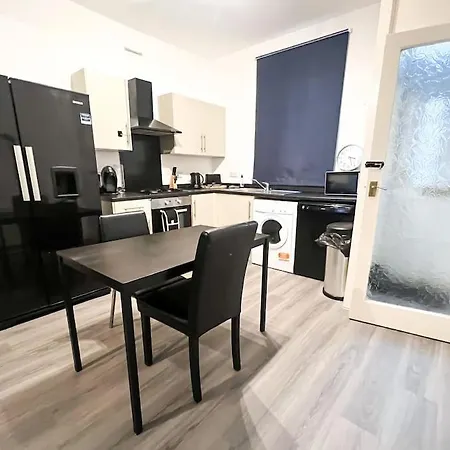 Town-centre Stylish Work Stay, 3 Beds 3 En-suites * Middlesbrough